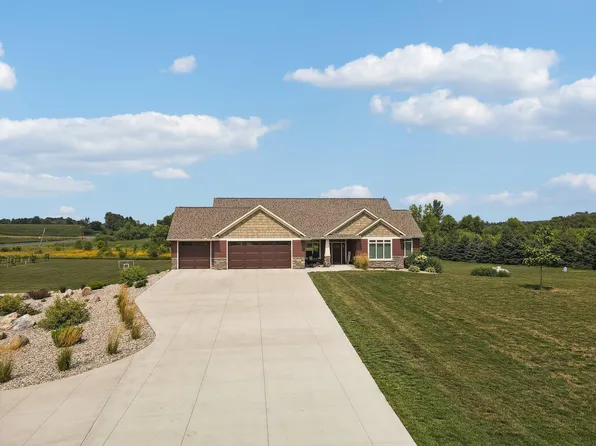 11950 Murphy Ln, Belle Plaine, MN 56011