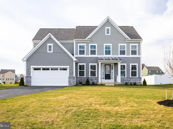 217 Ladysthumb Cir, Charles Town, WV 25414