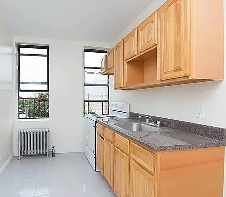 5th image of 554 Hinsdale St #5