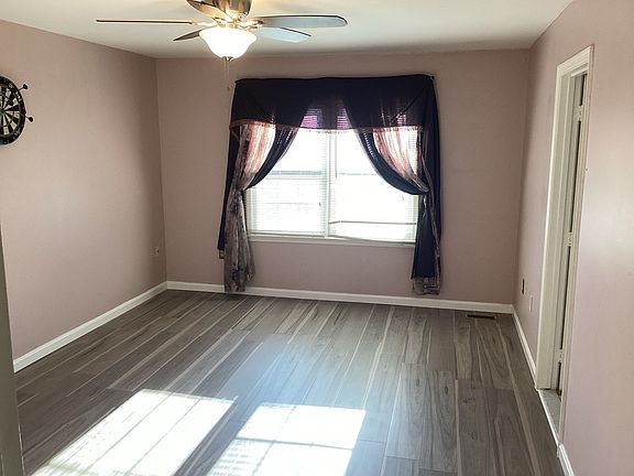 4th image of 214 Edenberry Ct