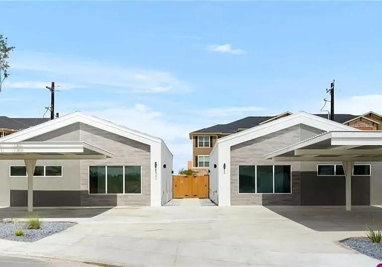 1201 E Iris Ave #6 — Photo 1