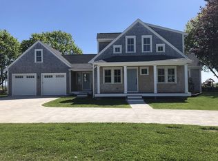 6 South Dr, Middletown, RI 02842