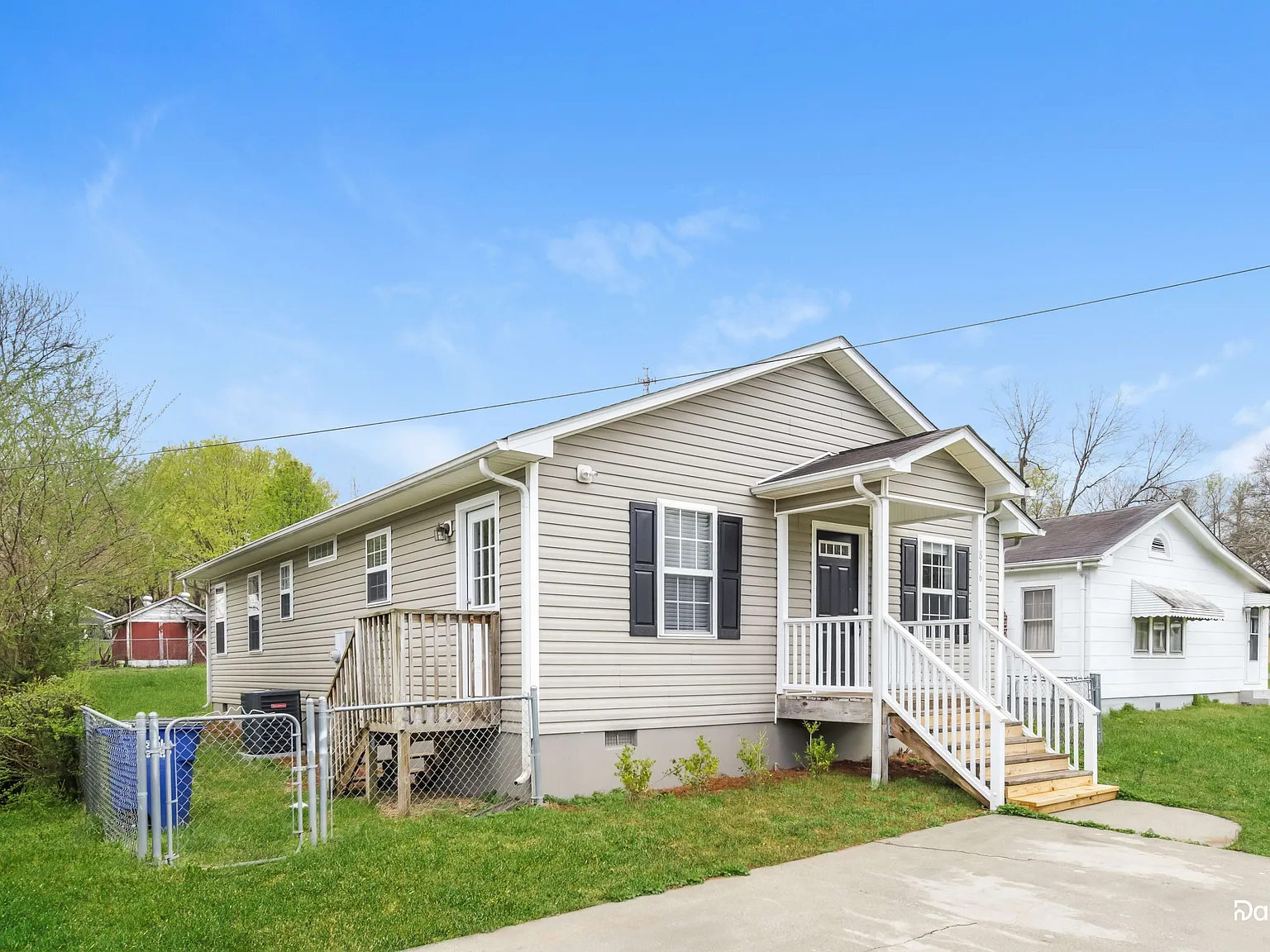 3 bed, 2.0 bath, 1161 sqft, $1,640 — Photo 2