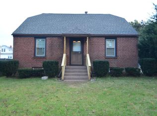 17 Hartley St, Springfield, MA 01104