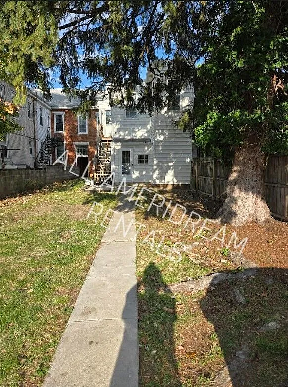Photo 1 of 11 - 203 Baltimore St #1 - Hanover, PA Primary Photo - 203 Baltimore St #1