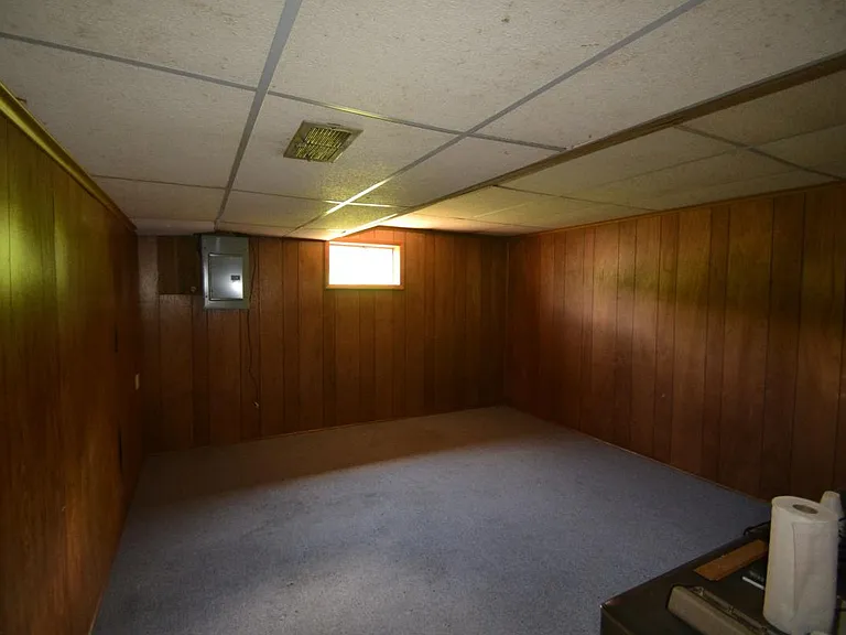 1111 Preston Dr — Photo 22