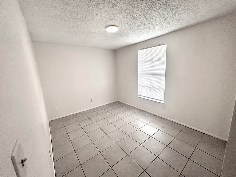 5725 9th Street Cir E #5725 — Photo 9