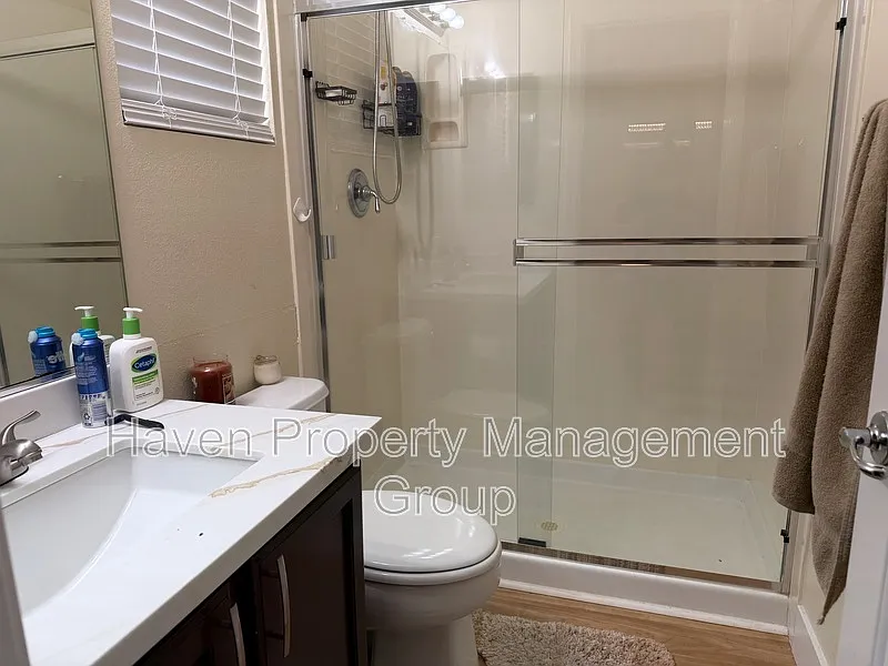 4 bed, 3.0 bath, 2714 sqft, $3,300 — Photo 3