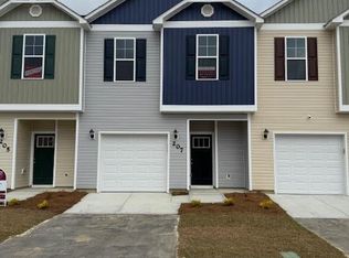 207 Crab Claw Spit Ln, Jacksonville, NC 28546