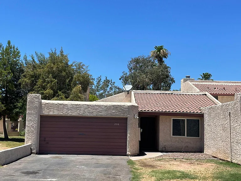 2018 E Solana Dr — Photo 1
