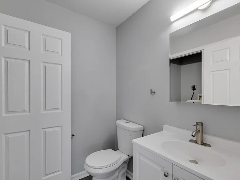 207 W 4th St #2B — Photo 9