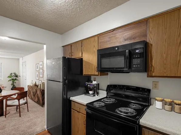 Bristol Pointe Apartments