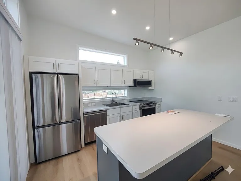 746 NE Revere Ave — Photo 14