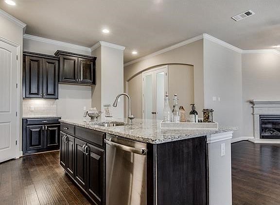 5th image of 22101 Esmeralda Dr