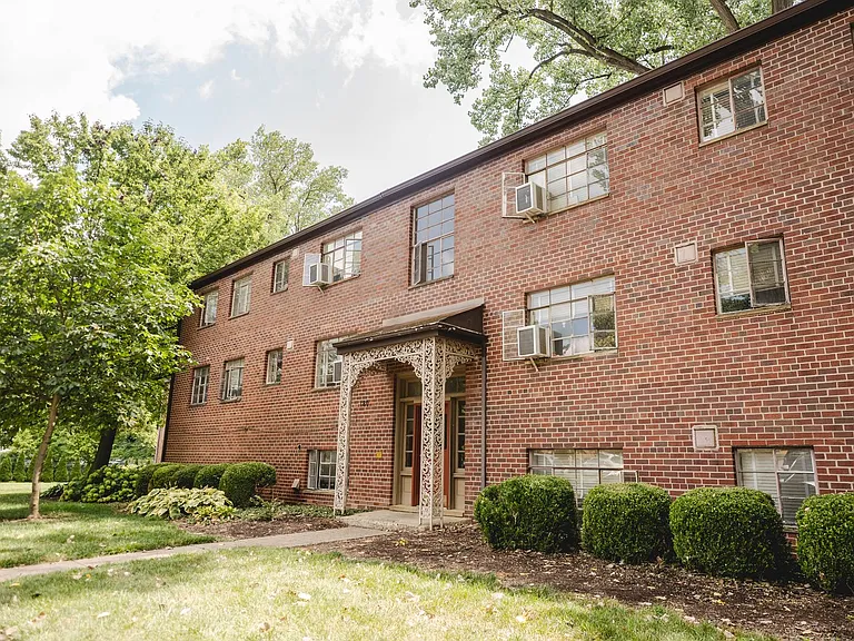 Clifton Woods Apartments — Photo 12