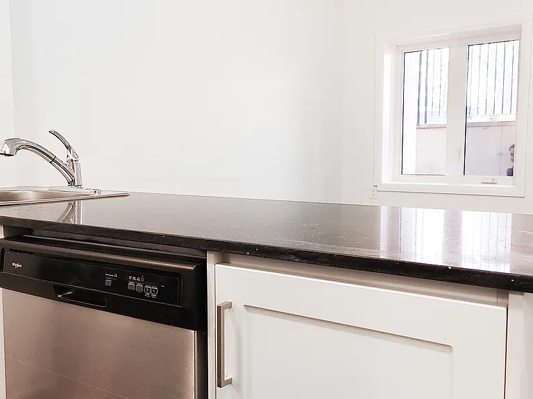169 Lancaster St W #401 — Photo 6