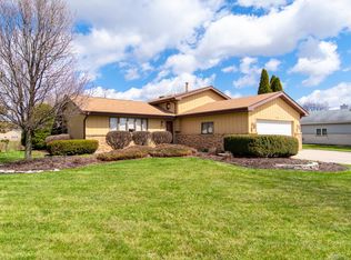 2352 Ardaugh Ave, Crest Hill, IL 60403