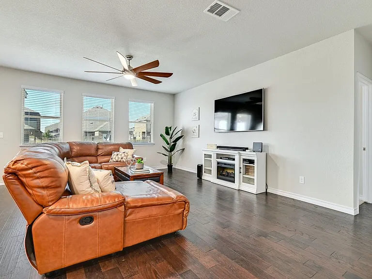 1349 Eagle Ray St — Photo 5