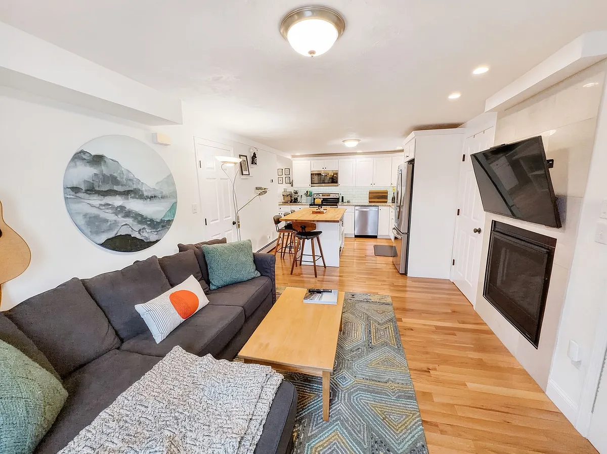 Building Photo - 11 Vestry St #B