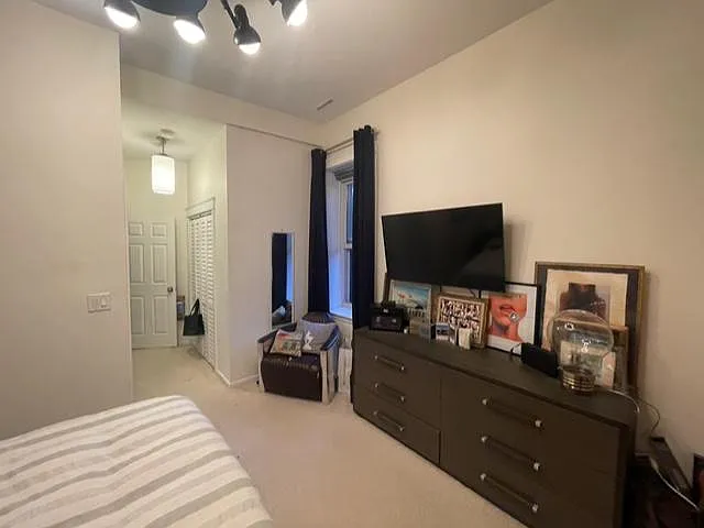 104 W Oak St #2W — Photo 8