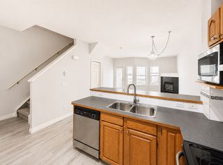 628 56th Ave SW #204, Calgary, AB T2V0G8