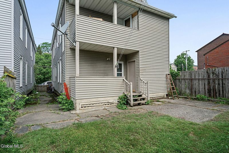 5th image of 244 Park Place
