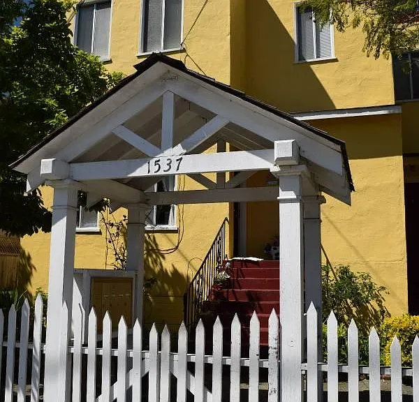 1537 Schiller St #B — Photo 1