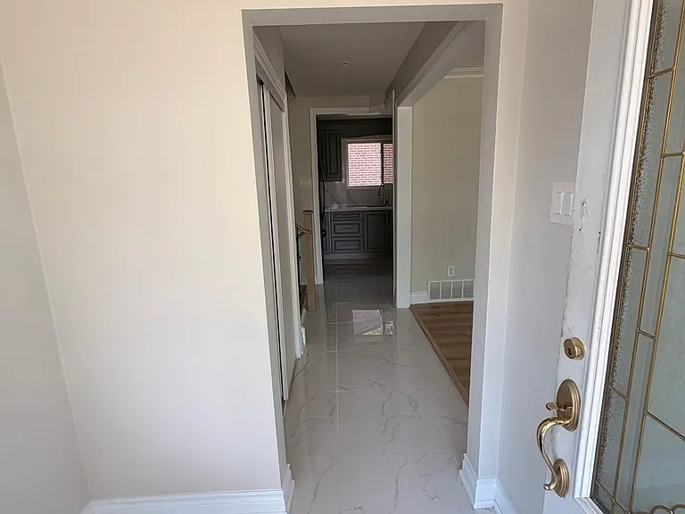 6 Brantley Cres — Photo 5