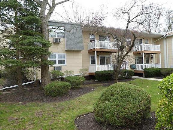 2nd image of 11 Somerset Dr APT 11M