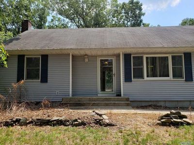 676 Whiskey Rd, Ridge, NY, 11961