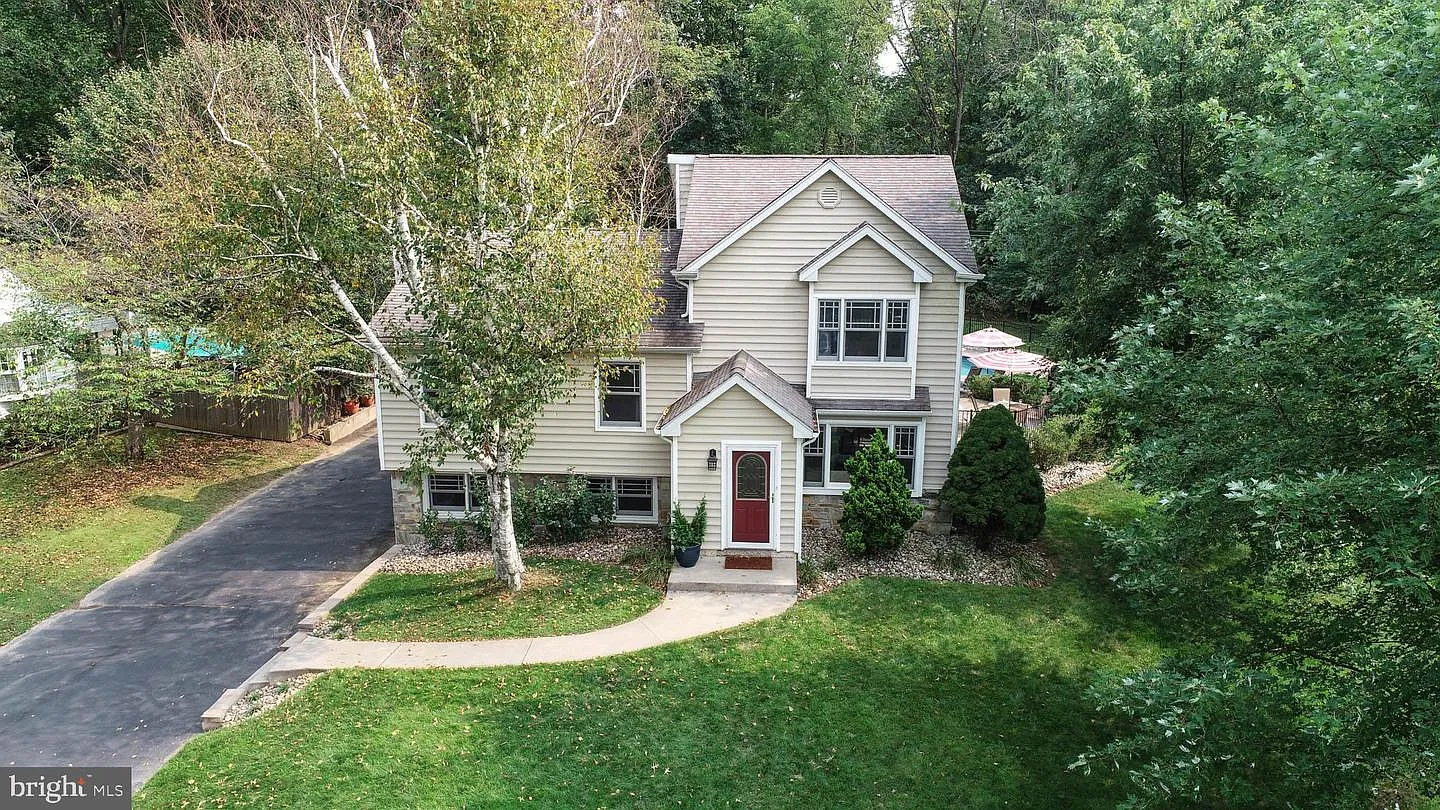 118 Cornwall Dr photo 1