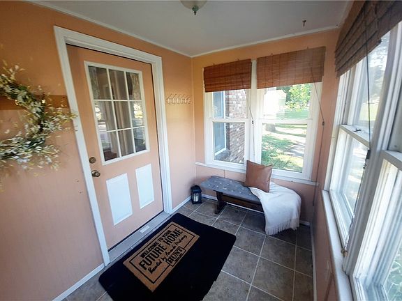 3rd image of 118 Crescent Dr