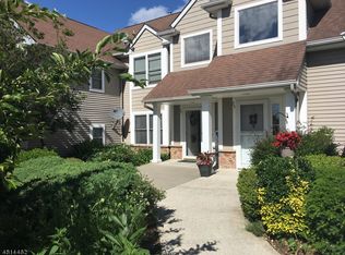 73 Bourne Cir, Hamburg, NJ 07419