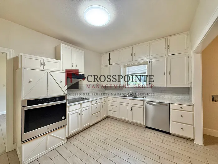 1120 Augusta Ave — Photo 8