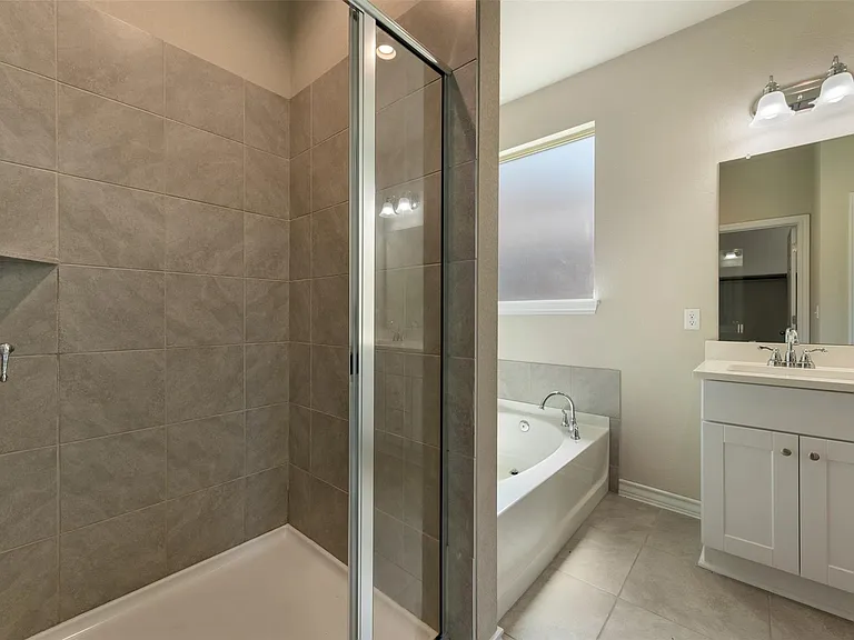4004 Harbor Point Dr — Photo 26