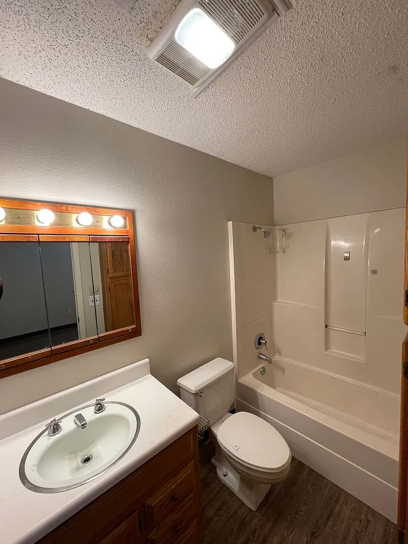 3 bedroom 1 bath apartment — Photo 4