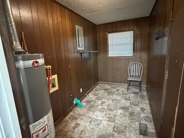 904 Randall Dr — Photo 9