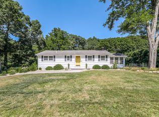 302 Horse Pond Rd, Madison, CT 06443