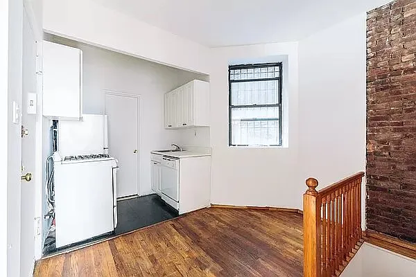 Rented by Emerson Realty NY LLC | media 6