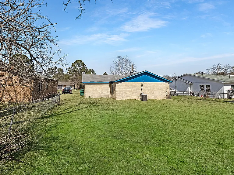 2405 Mamie Dr — Photo 16