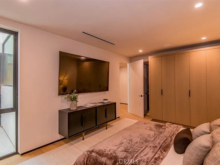 9018 Dorrington Ave — Photo 32