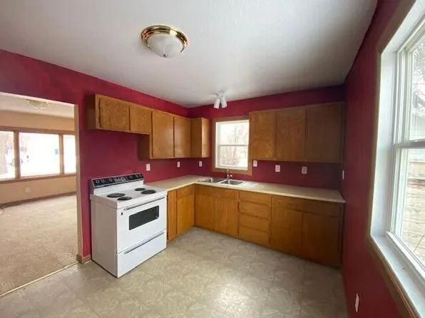 312 3rd St NW, Beulah, ND 58523