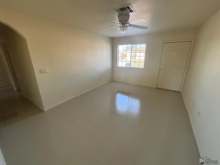 116 E Cactus St — Photo 4