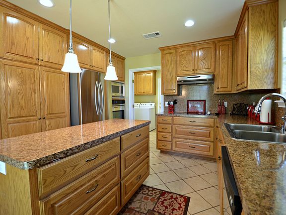 4th image of 821 Sunnyside Dr
