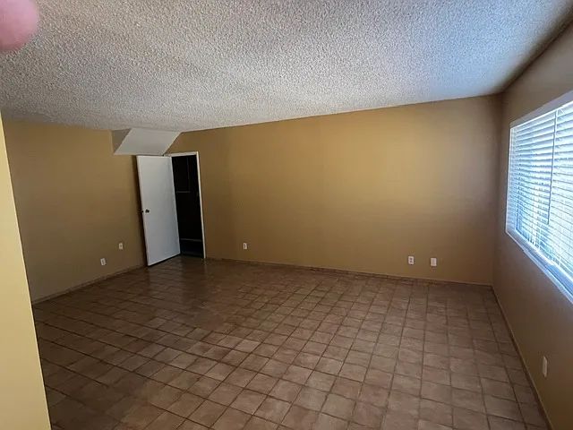 6 bed, 2360 sqft, $8,500 — Photo 3