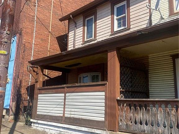 3rd image of 702 Grant Ave