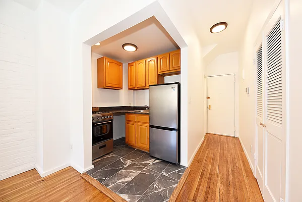 Rented by Buchbinder & Warren | media 3