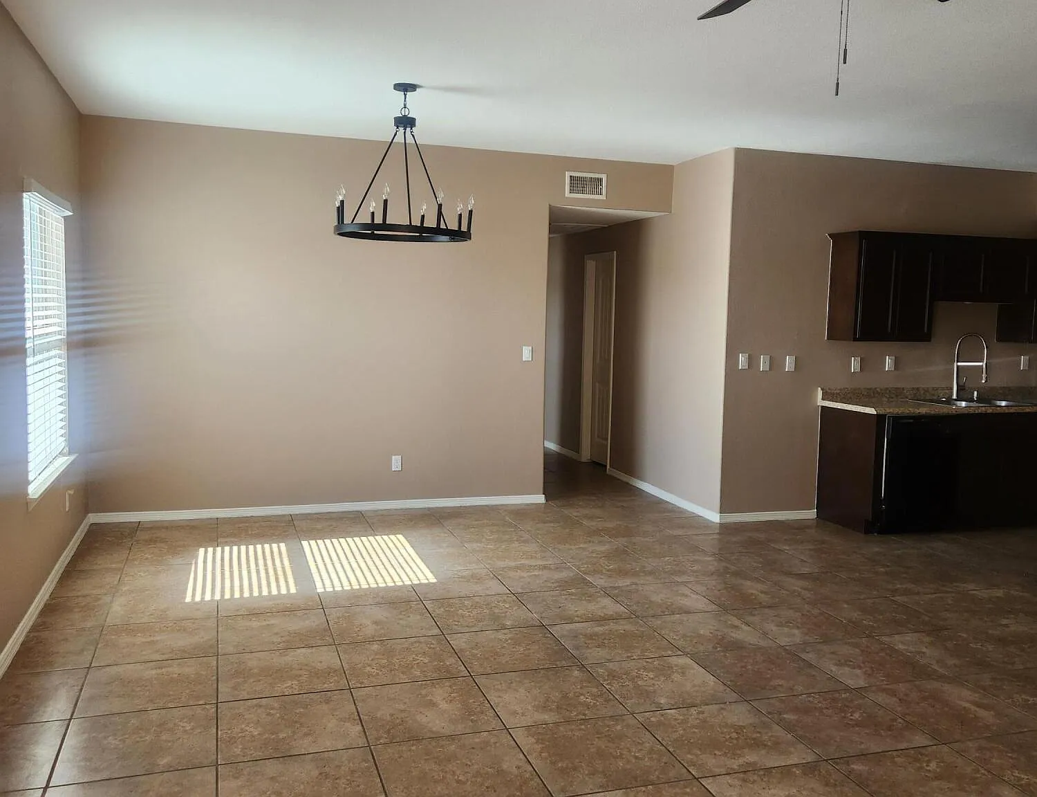 4 bed, 2.0 bath, 1486 sqft, $1,600 — Photo 4