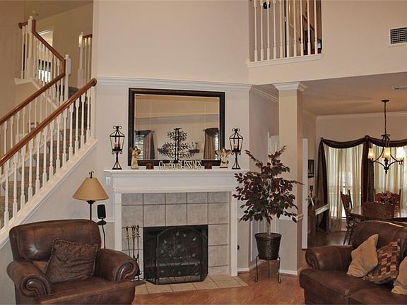 3rd image of 2413 Acadiana Ln