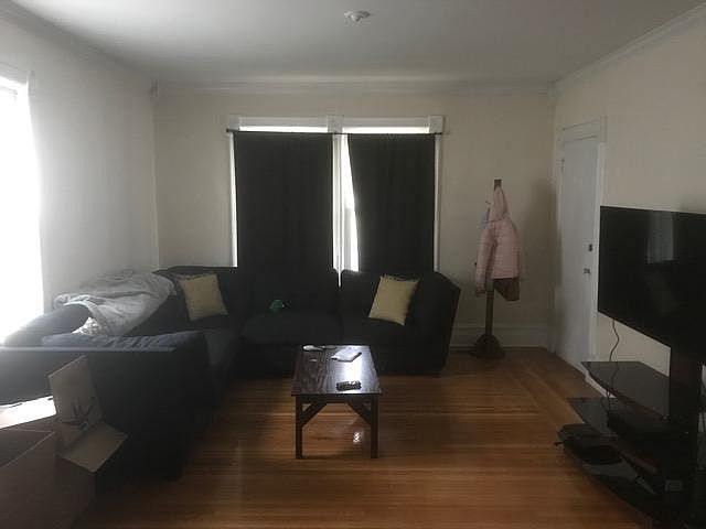 2nd image of 528 Beloit Ave APT 1